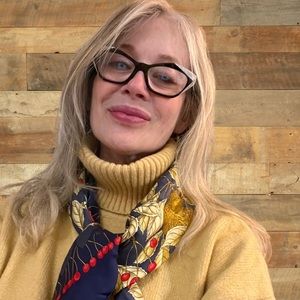 Hermes vintage scarf in perfect condition, titled Les merises.